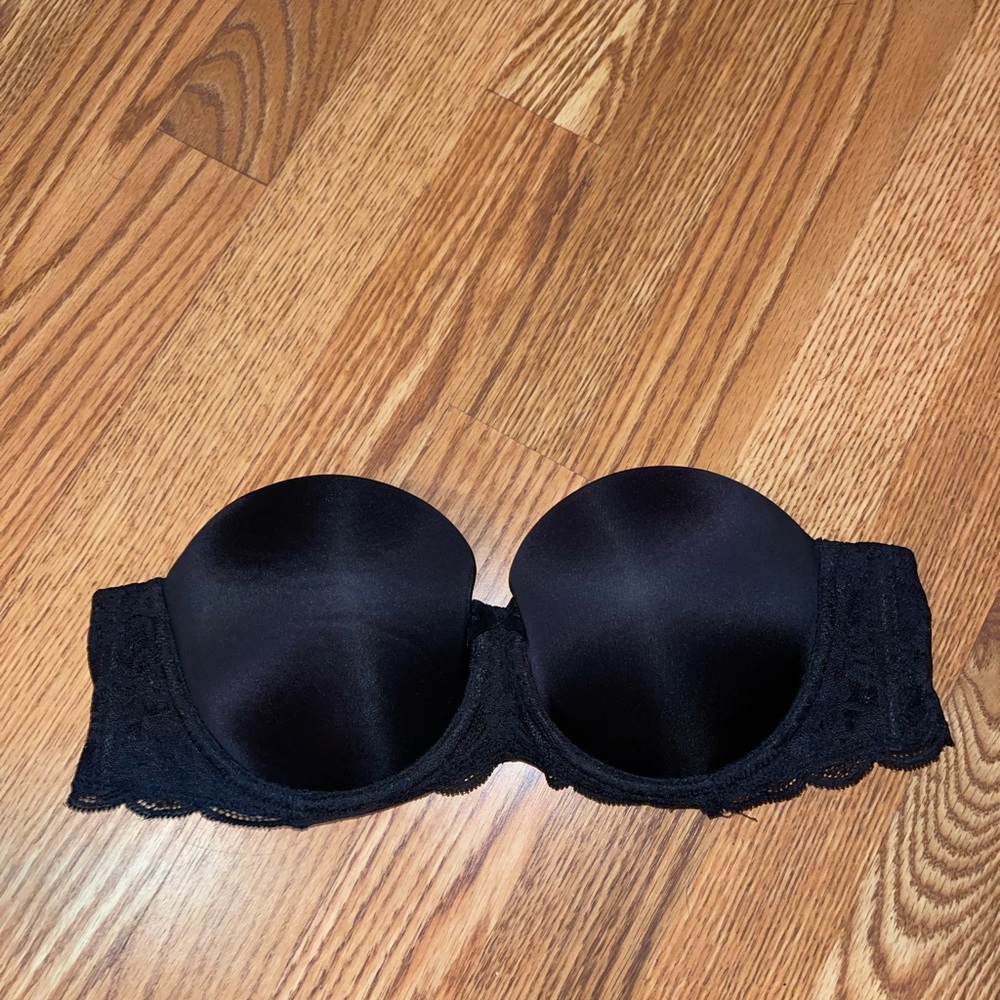 Black strapless Victoria Secret bra